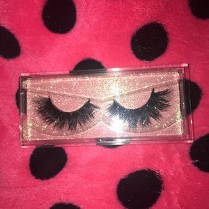 Mink lashes in style (BADDIE )